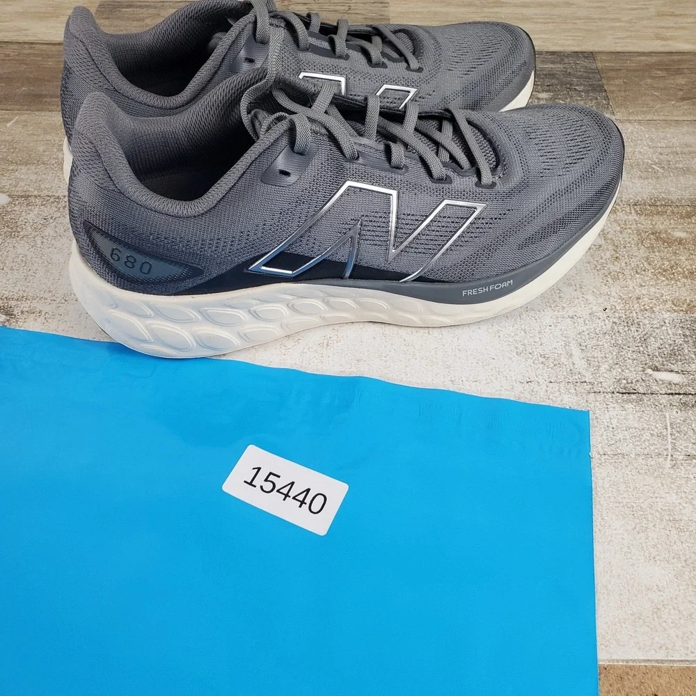 New Balance Fresh Foam 680 V8 Mens Running Shoes Sz 9.5 D Gray Lace Up Sneakers